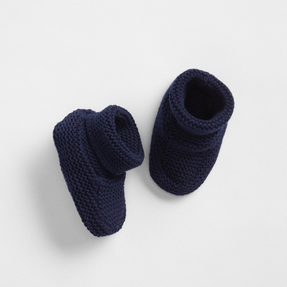 Navy Blue Knitted Baby Booties and Baby Brannan Bear Beanie - Picture 2 of 3